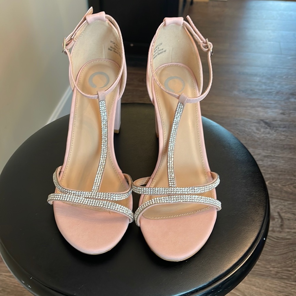 Size 8 Denali woman’s dress sandals.